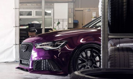 Угрожающего вида Audi RS6 Avant на дисках Bi-Polar